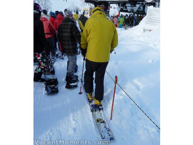 At least Rosco got to admire the mono ski while waiting in the looooong queue<BR>photo courtesy of Rosco